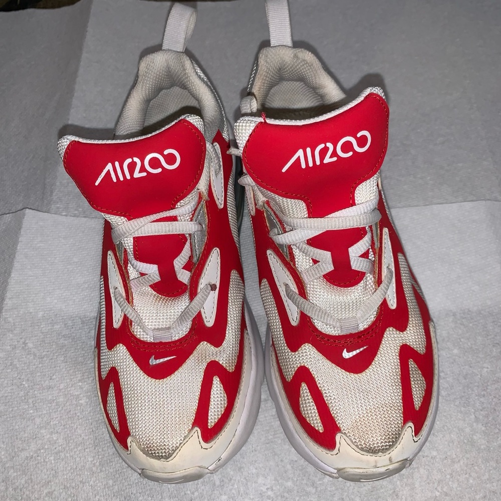 Nike Air Max 200 size 2Y. Red & White
